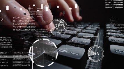 供以人员研究有显示大数据科学技术,数字网络连接和计算机编程算法的概念的图形用户界面GUI全息图的便携式计算机键盘